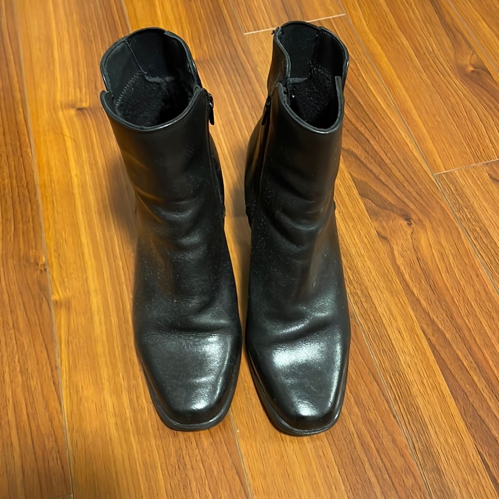 Vintage College Boots 2 & 1/2 in heel- 8 (fit small, more like 7) faux leather
